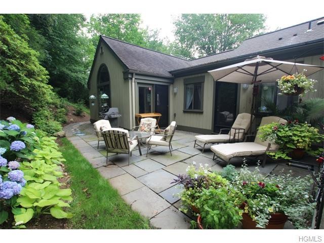 2 bedroom Condominium For Sale: Somers..
