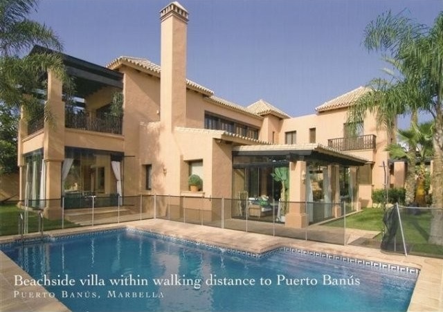 4 Bedrooms - Villa - Malaga - For Sale