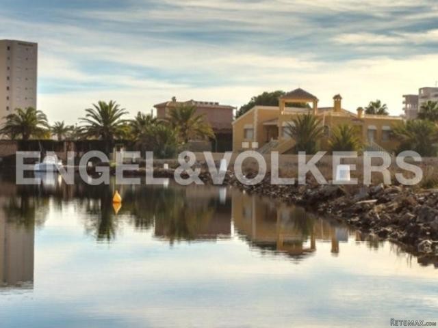 HOUSE WITH PRIVATE PIER IN LA MANGA MAR..