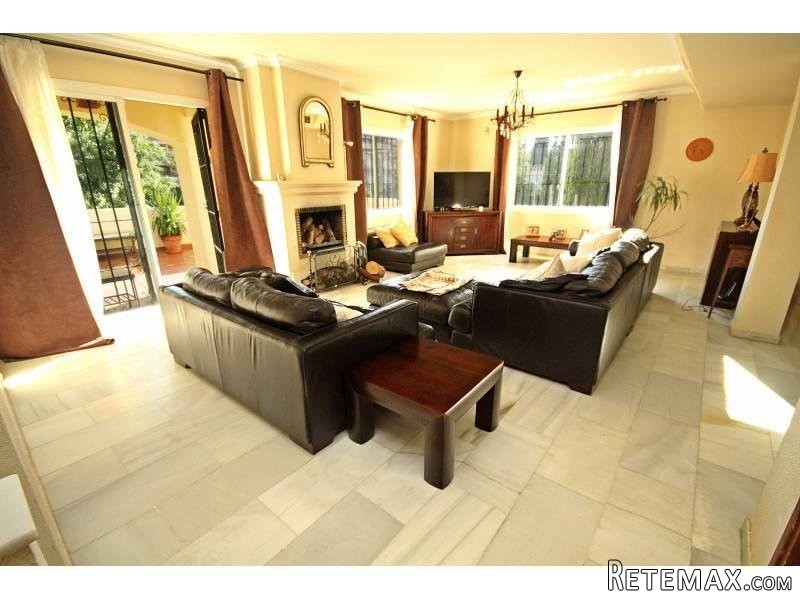 5 bedroom detached house for sale - 2
