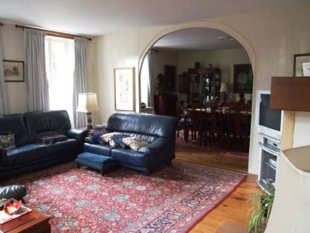 A Lovely Renovated 4 Bedroomed.. - 2