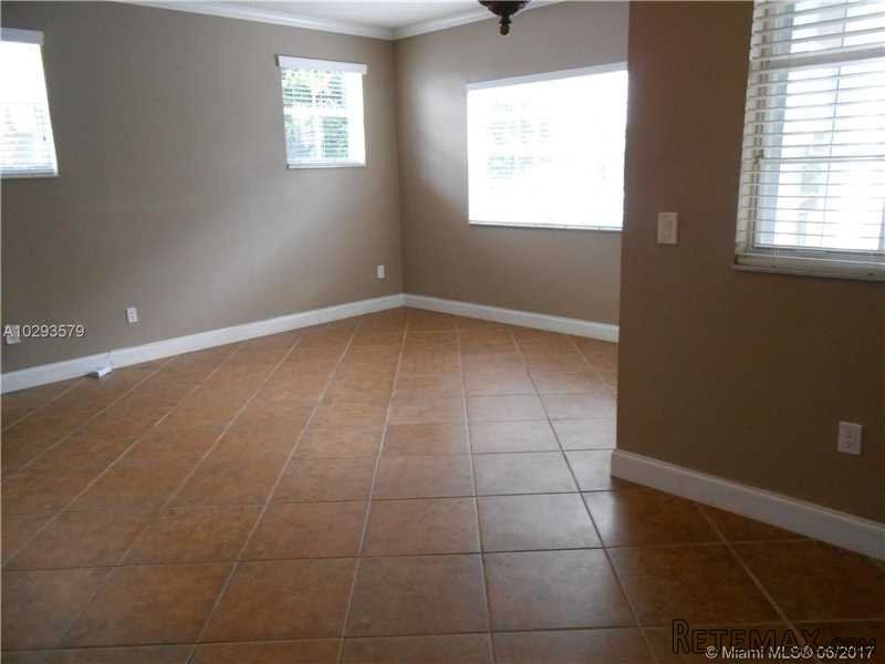 1 bedroom Flat For Sale: 3255 NE 184th.. - 2