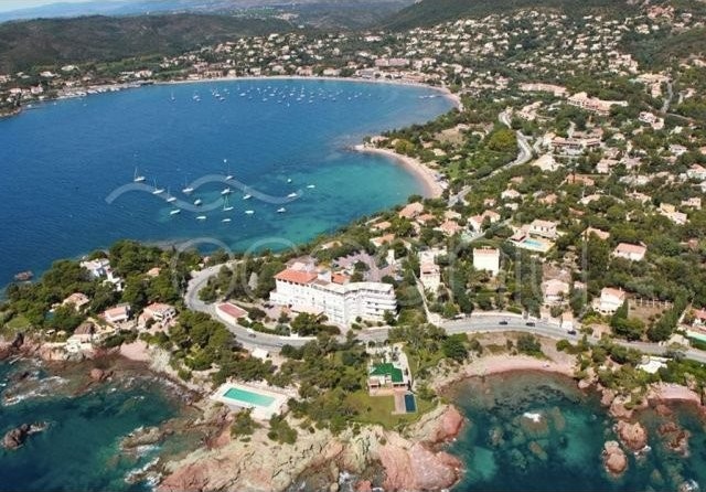 Luxury waterfront penthouse in Agay..