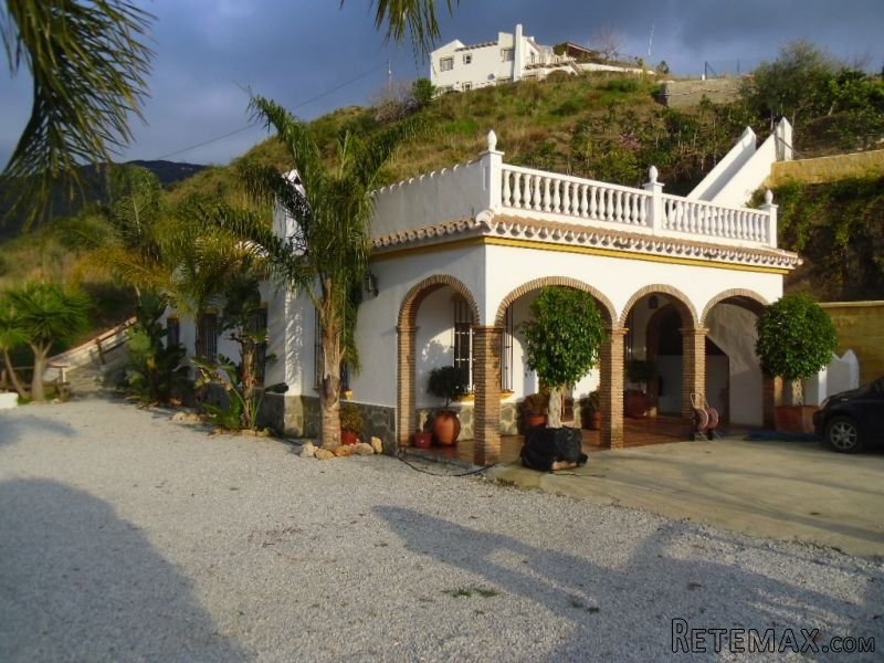 3 bedroom, 1 bathroom Villa, (build 105..