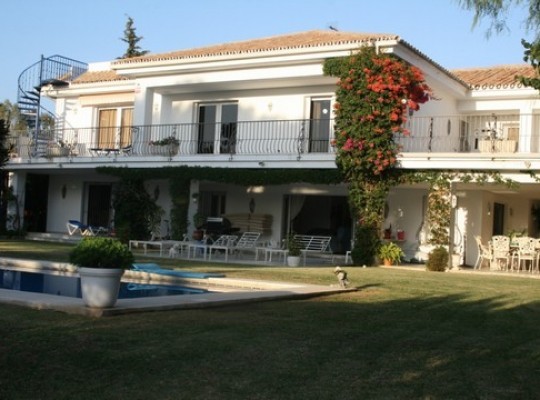 Villa for sale in Paraiso Bajo..