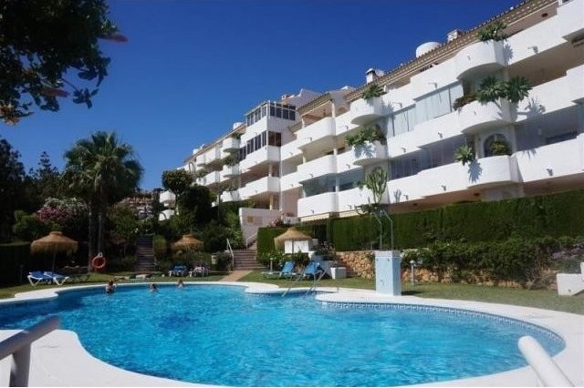 2 Bed Apartment for sale in Calahonda