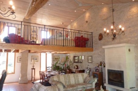 Well Renovated Pretty Stone House For.. - 2
