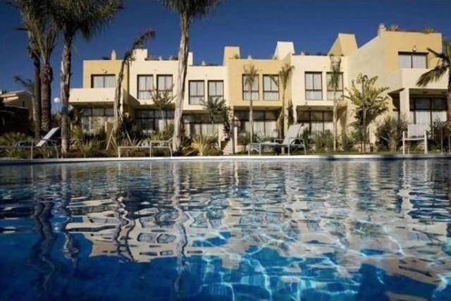 2 bedroom town house for sale