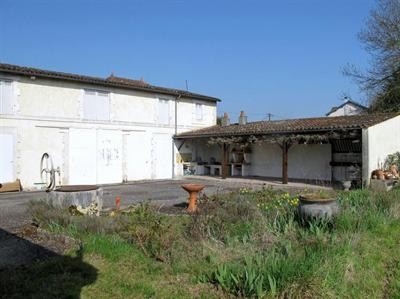 4 Bedrooms - House - Poitou-Charentes -.. - 2