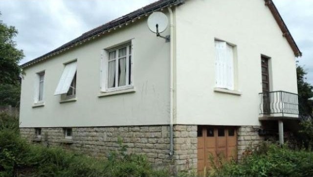 Traditional Detached House in Town