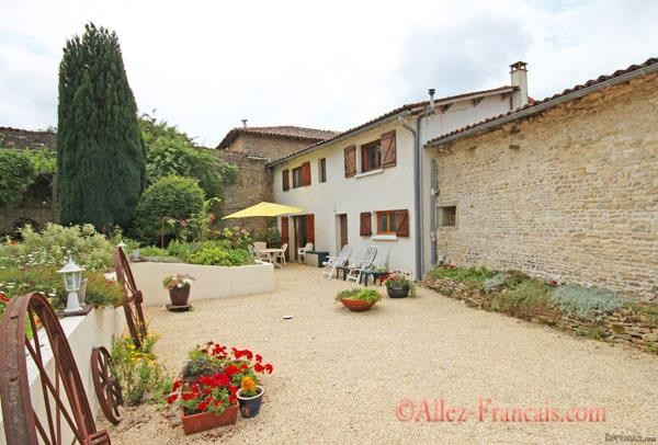 Mairie Levescault. 5 bed home set in.. - 2