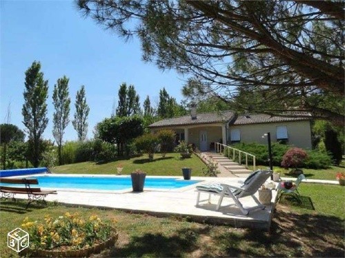 Charming 4 bed house with attached..