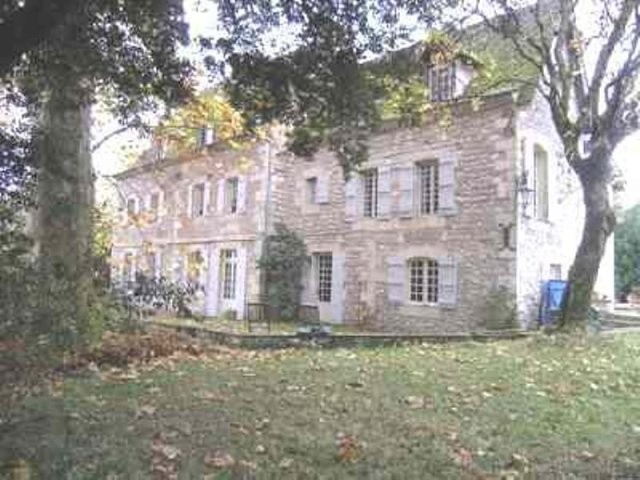 Manor House between Ste Foy la Grande..