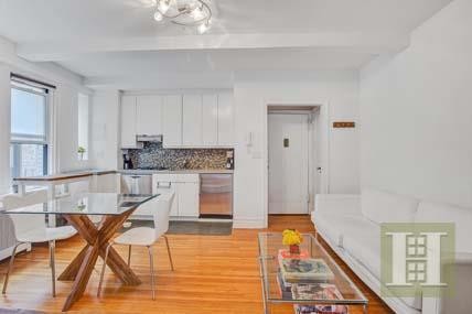 2 bedroom Apartment For Sale: 365 WEST..