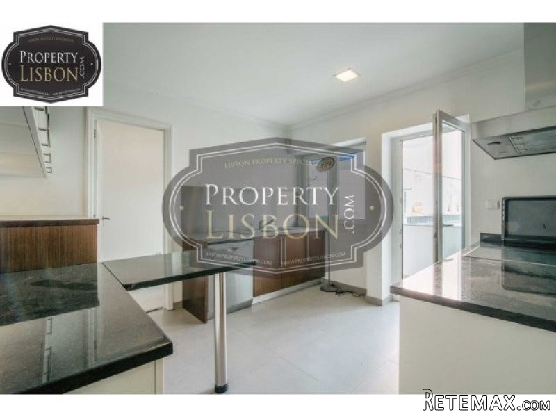 T4 Lisbon Apartment for Sale, Estrela