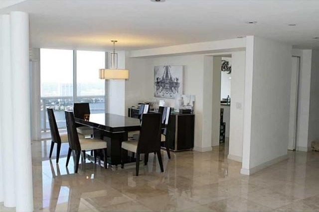 4 bedroom Flat For Sale: 17555 COLLINS.. - 2