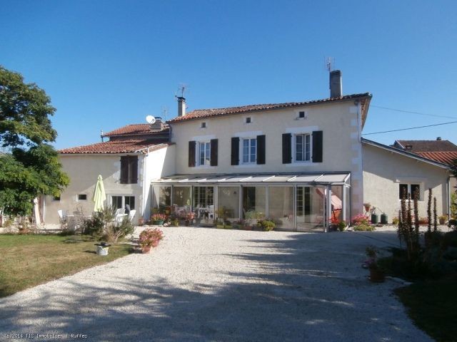 Spacious 5 Bedroom Country House On 4..