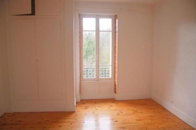 3 bedroom Flat For Sale: 63140.. - 2