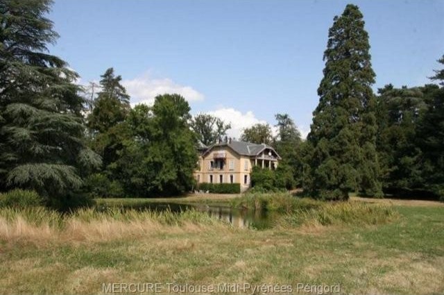 8 bedroom House For Sale: 11000 AUDE