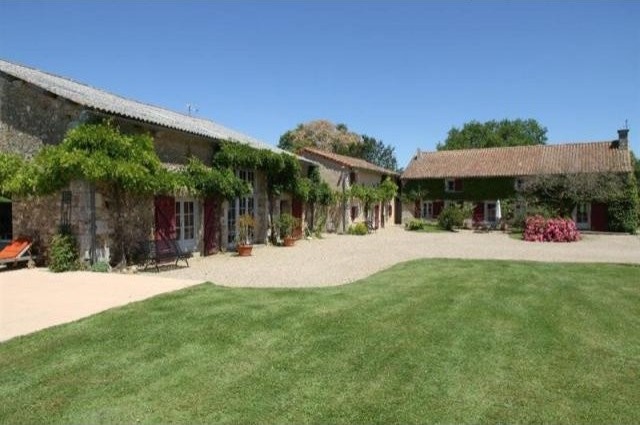 8 bedroom House For Sale: 86580..