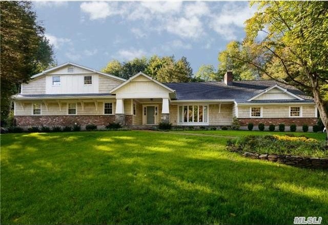 5 Pippin Ln Lloyd Harbor, NY 11743