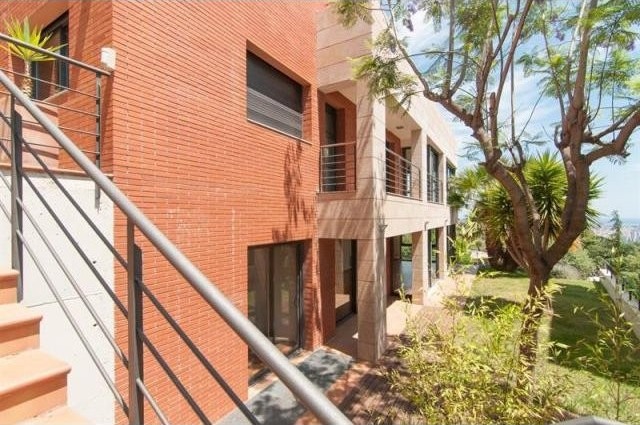 3 bedroom Detached House For Sale:.. - 2