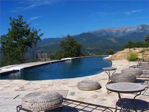 Stunning Estate, Situated In The South.. - 2