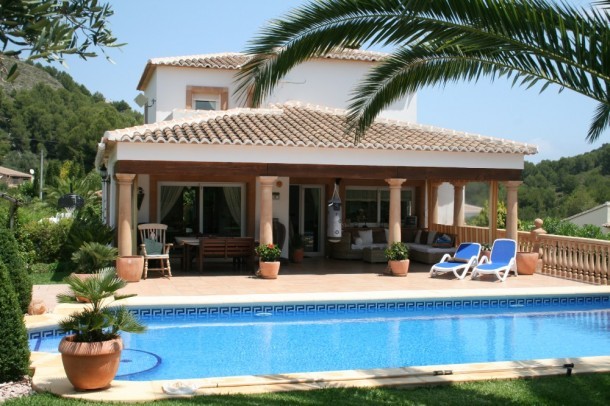 5 Bedroom 3 Bathroom Stunning Villa..