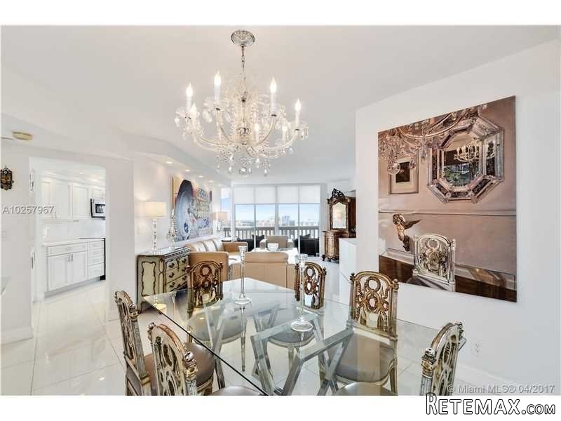 2 bedroom Flat For Sale: 1000 W Island.. - 2