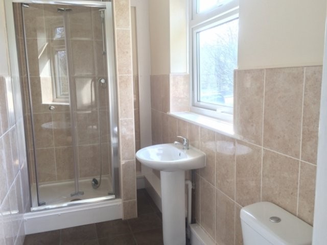 FULLY REFURBISHED DOUBLE ROOM TO LET -.. - 2