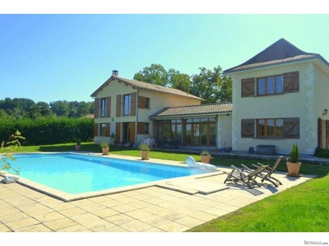 3 Bedroom Country House For Sale