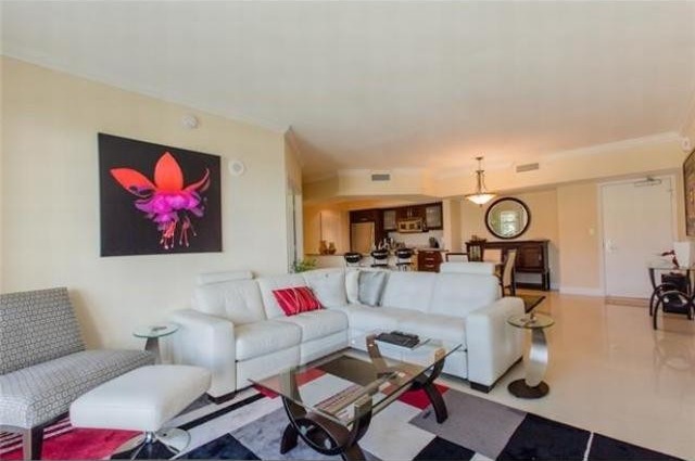 3 bedroom Flat For Sale: 19900 E..