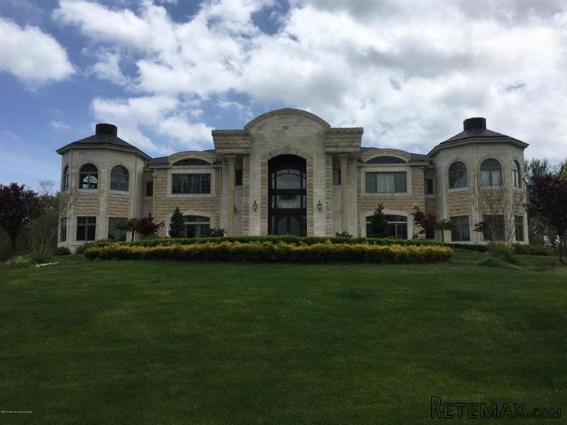 7 bedroom Detached House For Sale: 8..