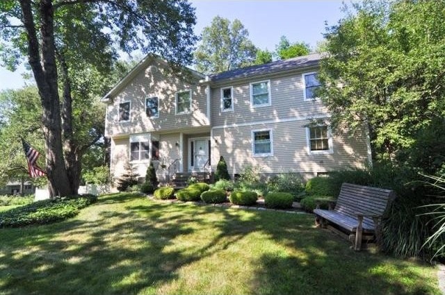 4 bedroom Residence For Sale: South..