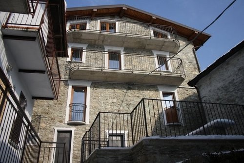 Apartment For Sale Vercana Lombardy..