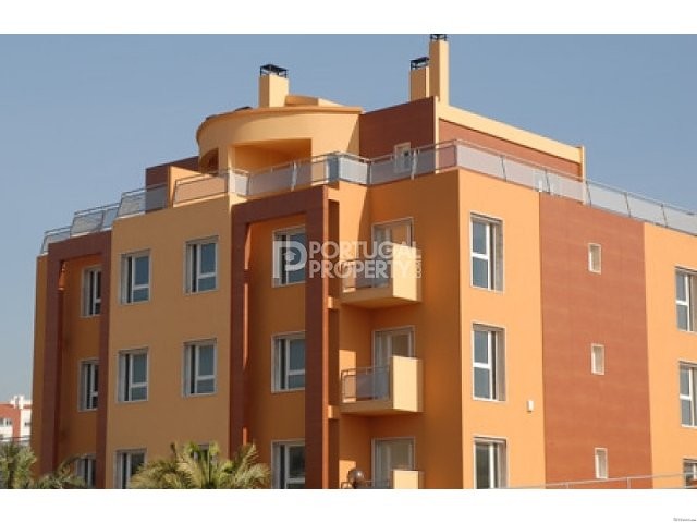 Modern Bright 3 Bedroom Apartment in..