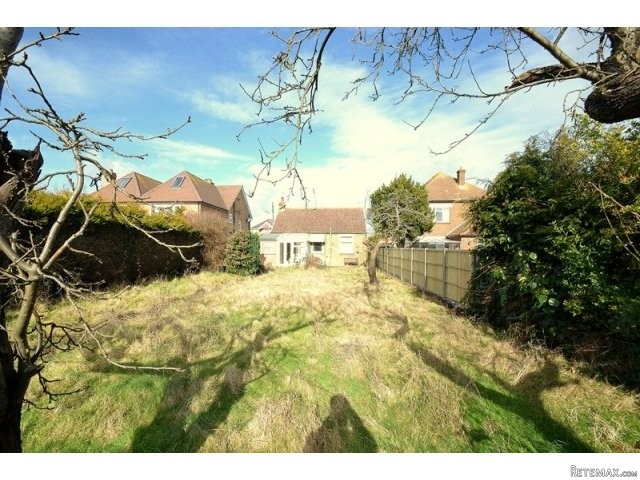 2 bedroom bungalow in Minster On Sea..