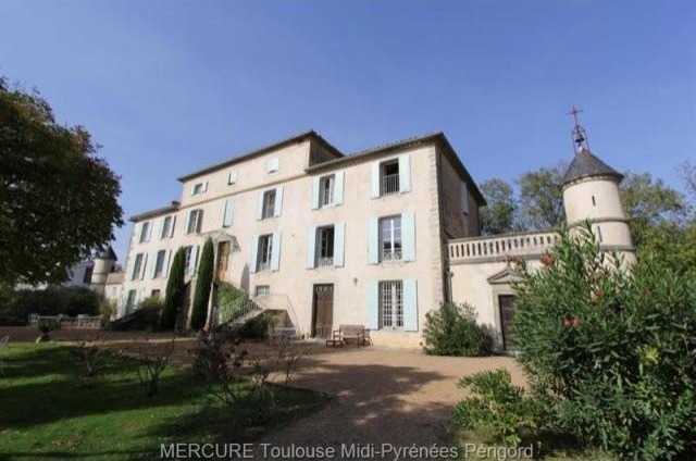 9 bedroom Castle For Sale: 11000..