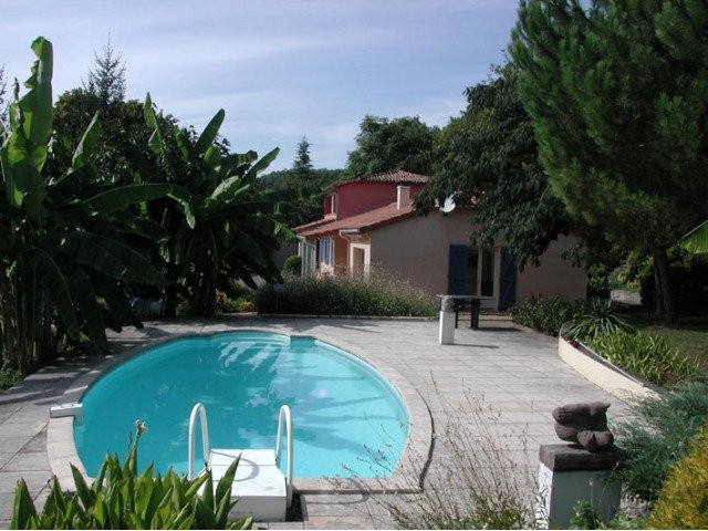 Lovely Contemporary Home With Pool - 2