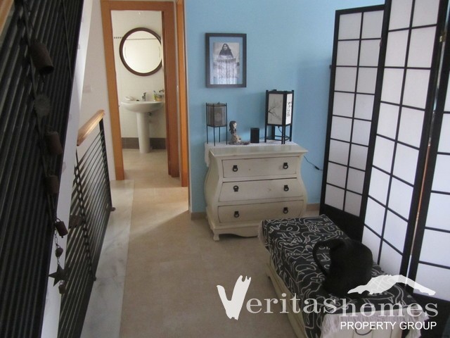 Ref: VHTH1519 -.. - 2