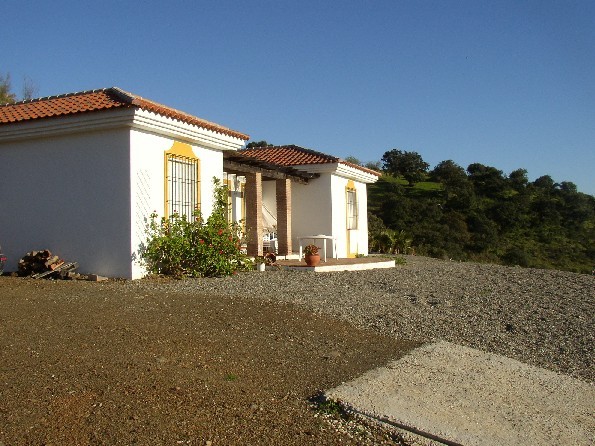 Villa - This modern quality country..