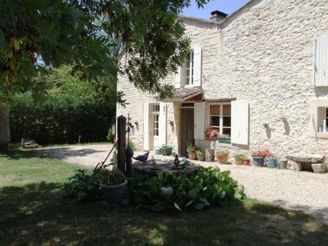 A Lovely Renovated 4 Bedroomed..