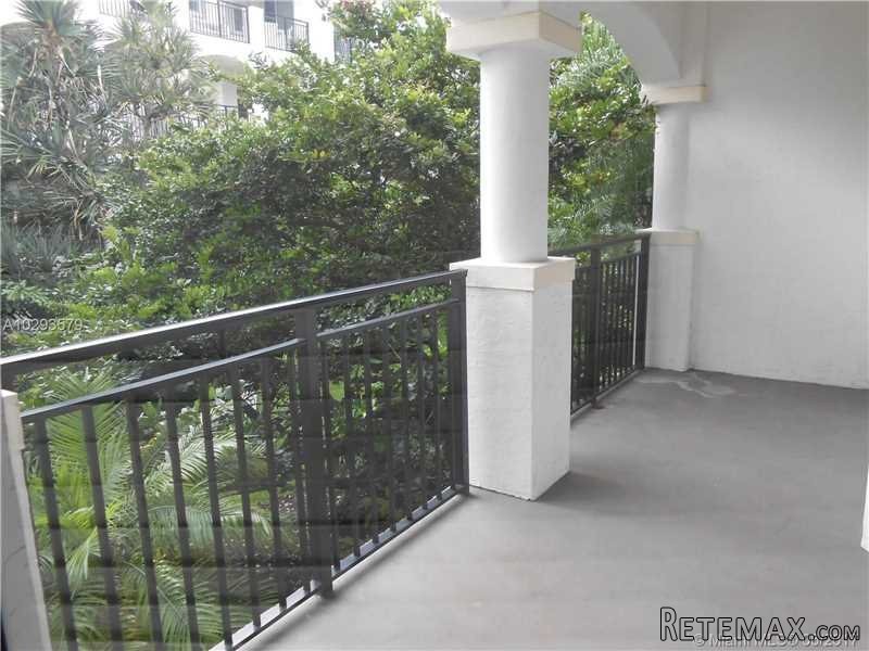 1 bedroom Flat For Sale: 3255 NE 184th..