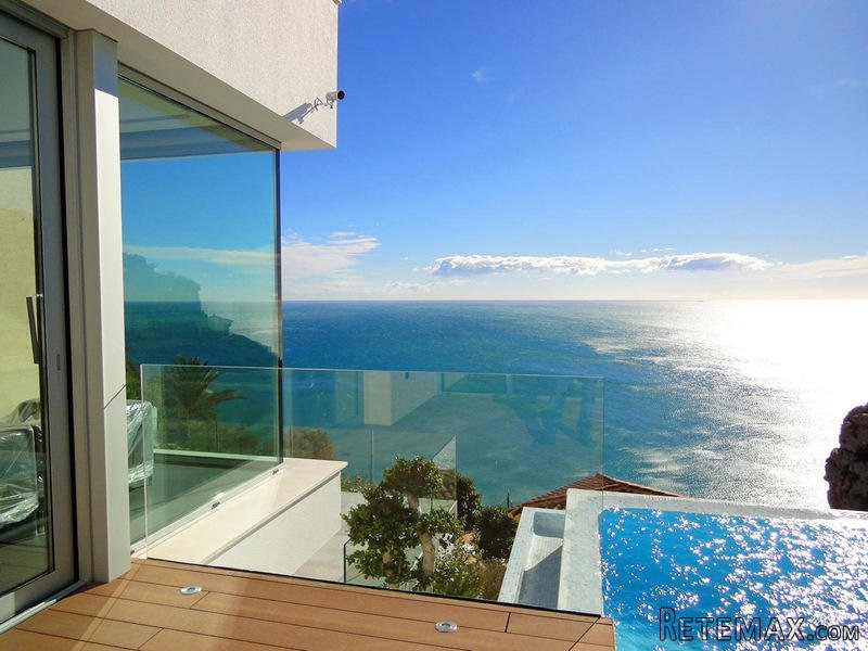 4 Bedrooms - Villa - Alicante - For Sale