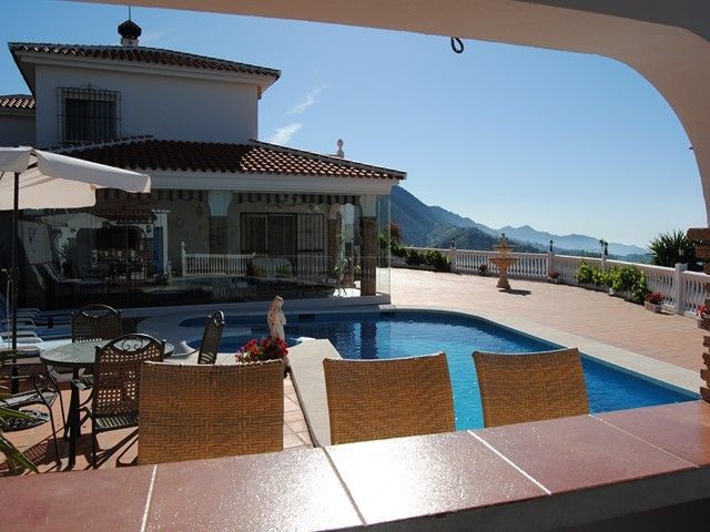 Villa for Sale in Competa, Competa..