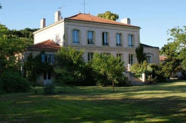 12 bedroom House For Sale: 47000 AGEN - 2