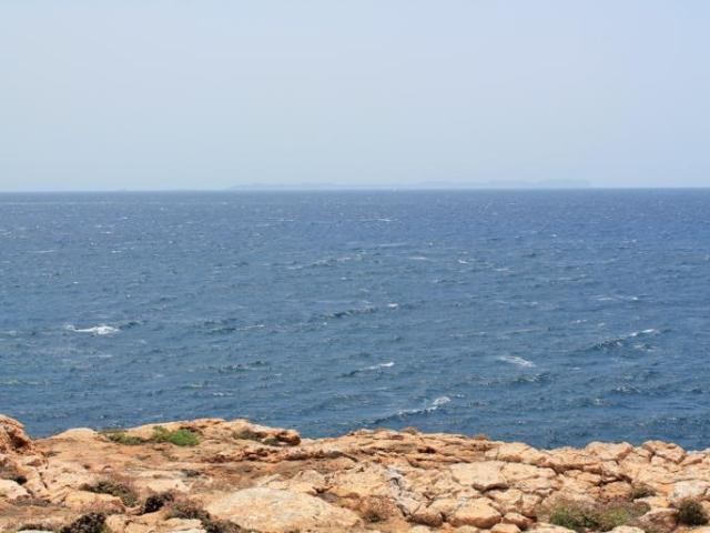 Plot in first sea line in a quiet area..