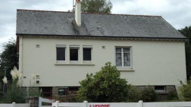 Traditional Detached House in Town - 2