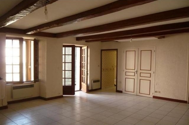 5 bedroom Flat For Sale: 86360 MONTAMISÉ