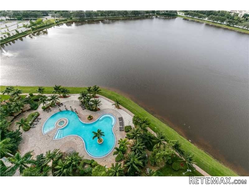 3 bedroom Flat For Sale: 2641 N.. - 2